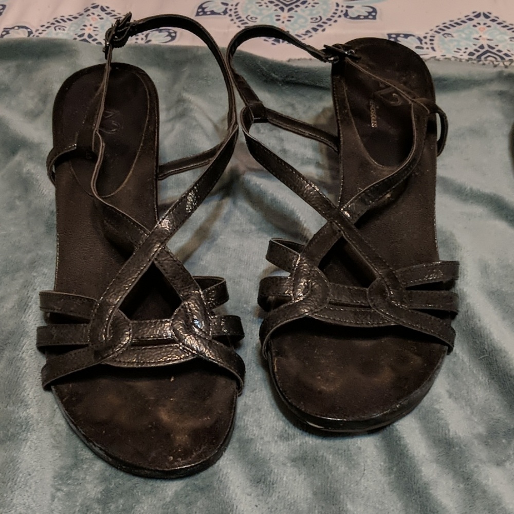 A2 black heeled sandal